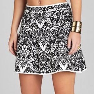 BCBG Jensen black and white flared knit skirt. Worn once!